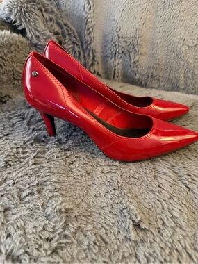 Red Pointed-Toe Heels – Vera Wang | Classic Statement Shoe